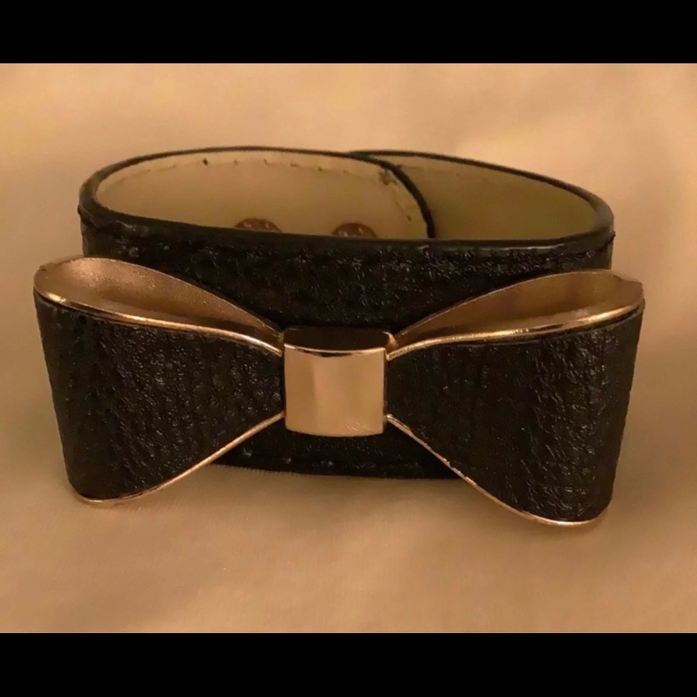 Cuff Bow Bracelet Black and Gold.